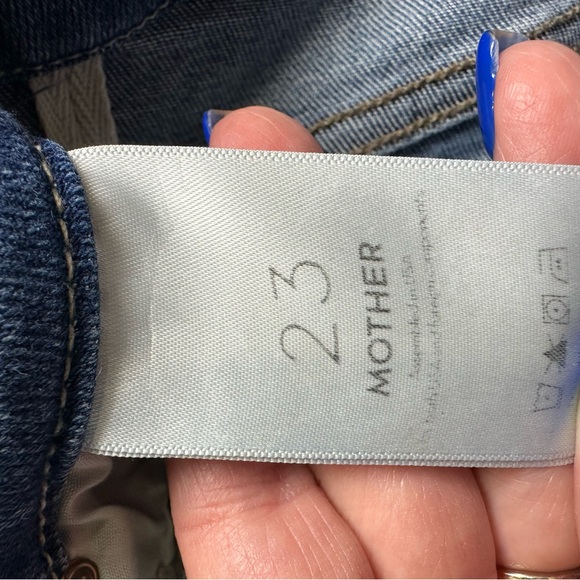 MOTHER High Waisted Looker Ankle Fray
In Hop On Hop Off Size 23 - Picture 7 of 7